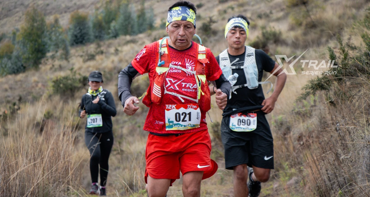 Corredor agotado pero feliz en la meta